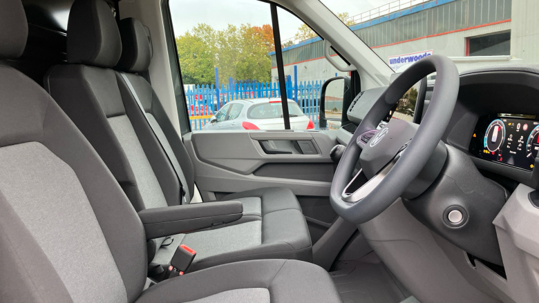 Volkswagen Crafter Cr35 Mwb Diesel Fwd 2.0 TDI 140PS Commerce Plus Low Roof Van